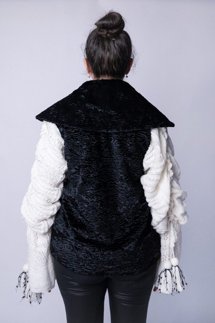 Paula - Black jacket white sleeves knitted with tassels